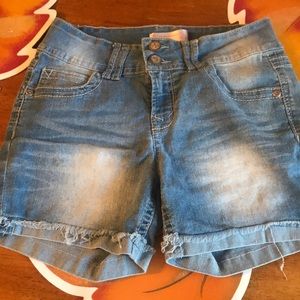 Distressed high waist shorts.